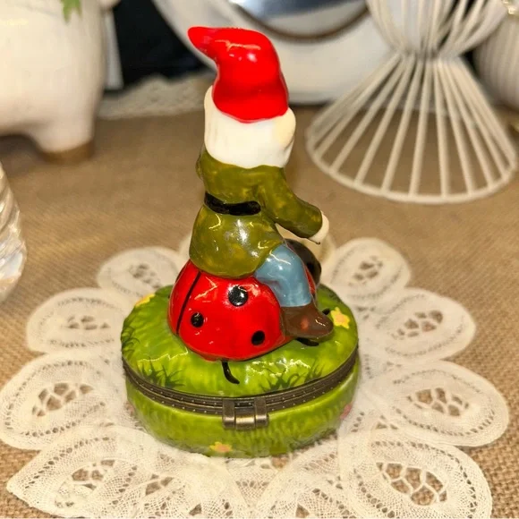 Vintage ArtGifts Porcelain Hinged Trinket Box - Gnome Riding Ladybug with minis - Picture 7 of 12